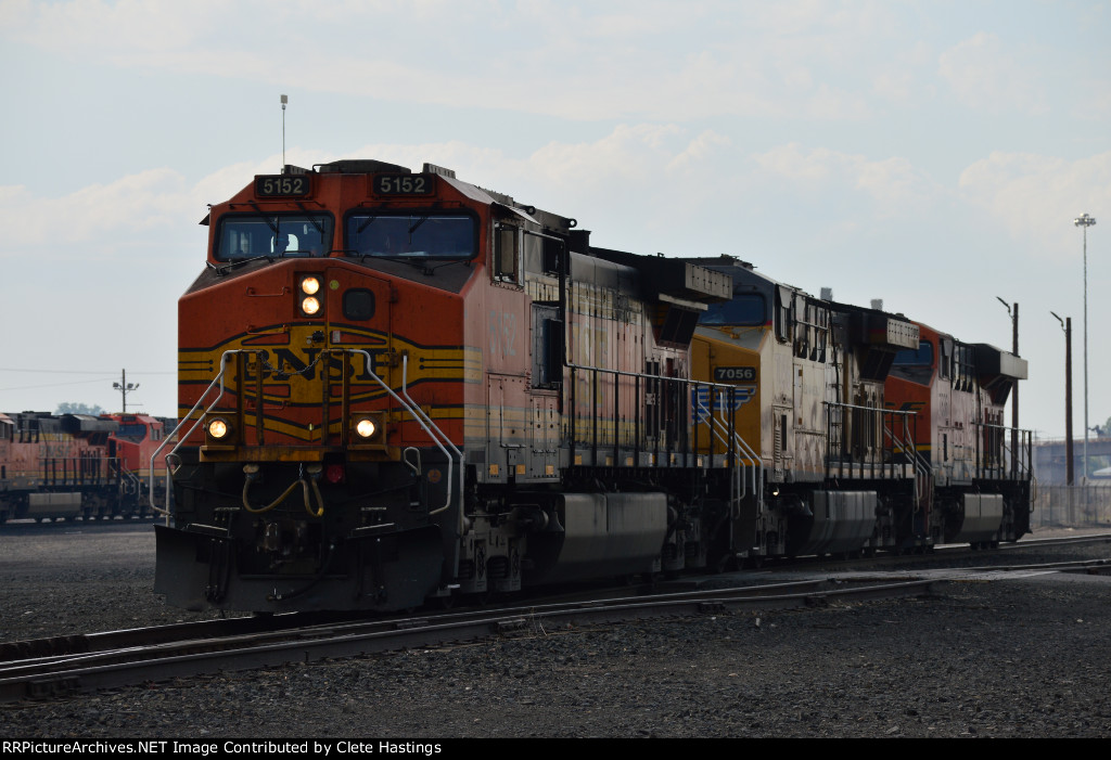 BNSF 5152 power move